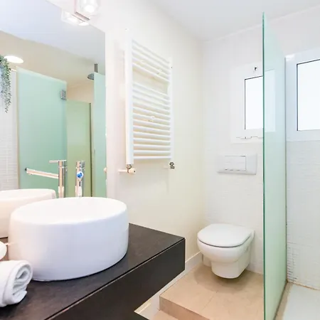 Marvista - Bright W Seaview, Pool Apartment *